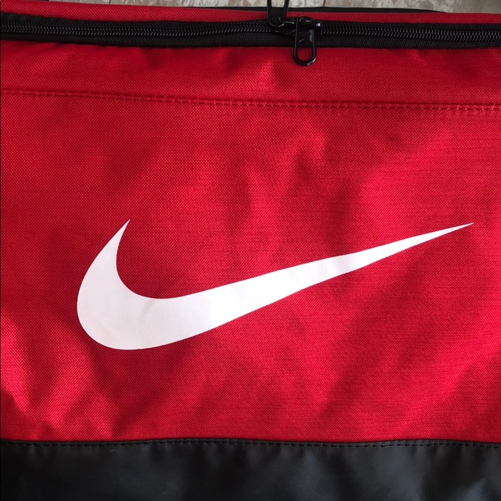 NWT Nike medium duffle bag - Picture 5 of 6